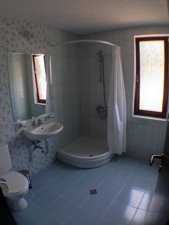 Mala Planina Guest House Iskrets Phòng bức ảnh