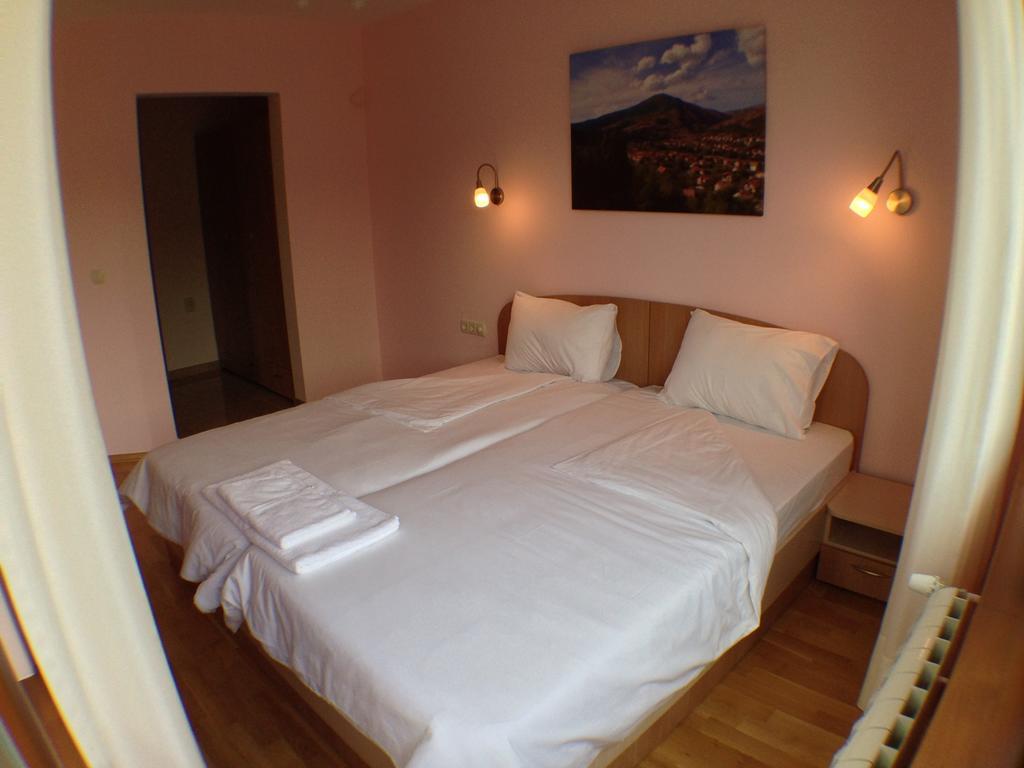 Mala Planina Guest House Iskrets Ngoại thất bức ảnh